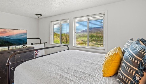 Condo, Multiple Beds, Balcony, Mountain View