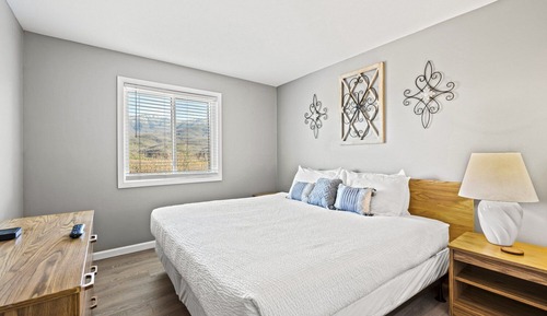 Condo, Balcony, Mountain View