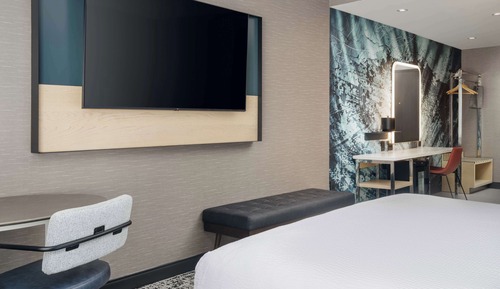 Room, 1 King Bed, Corner