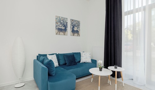 Studio, Balcony