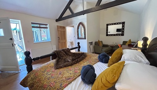 Deluxe Double Room, Ensuite, Courtyard View