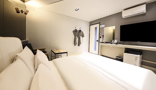 Deluxe Double Room, City View