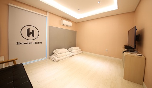Traditional Suite, City View