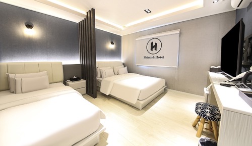 Deluxe Twin Room, City View