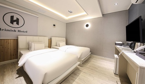 Standard Twin Room, City View