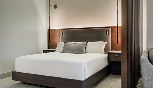 Signature Suite, 1 King Bed, Balcony