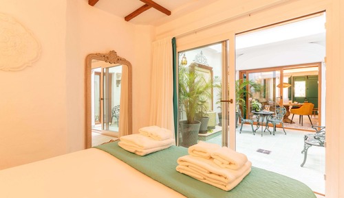 Luxury Apartment, Patio