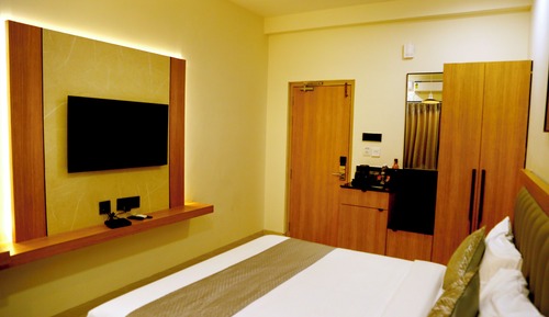 Superior Room, 1 King Bed, City View