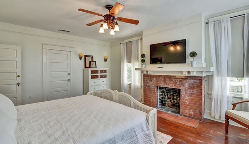 Room, 2 Bedrooms