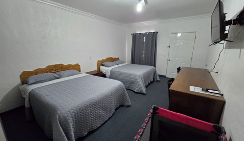 Standard Quadruple Room, 2 Queen Beds