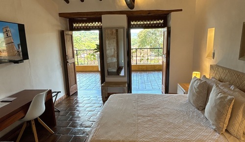 Standard Room, 1 Queen Bed, Pool View
