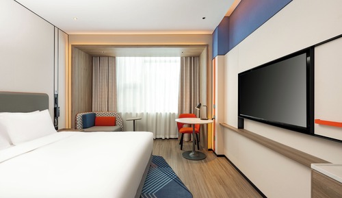 1 King Standard Extra Floor Space