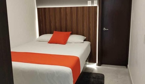 Habitacion Business Con 1 cama Queen Size (02), Planta Baja.