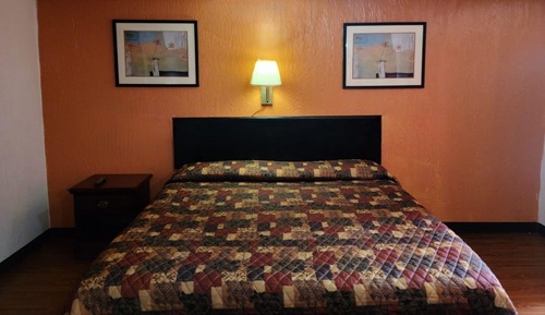 Room, 1 King Bed, Accessible, Smoking