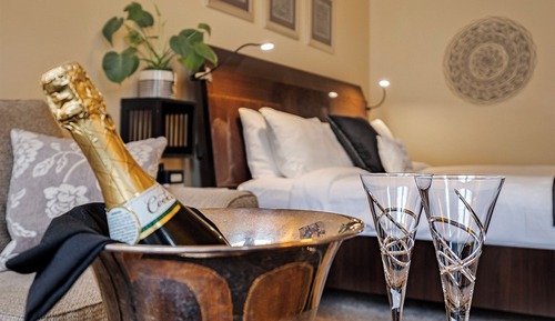 Manor Queen Suite B4