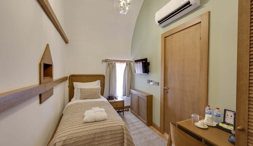 Deluxe Single Room