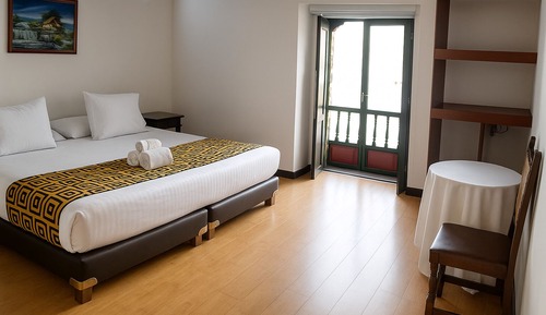 Superior Room, 1 King Bed, Balcony, Park View