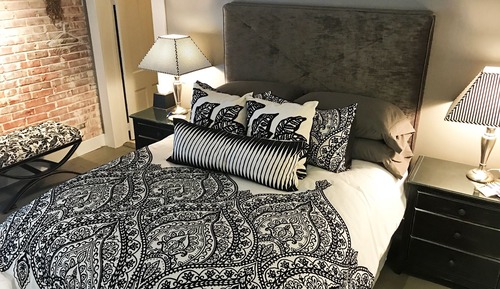Bell Street Queen Room 2