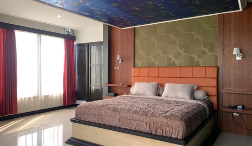Royal Room