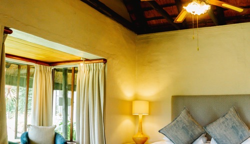 Classic Room, 1 King Bed, Non Smoking