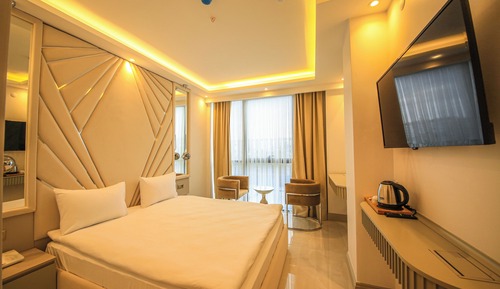 Deluxe Room, City View
