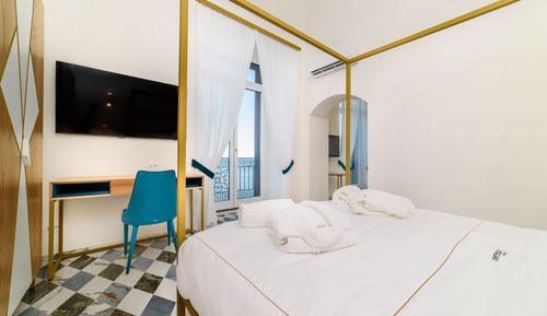 Junior Room, Bathtub