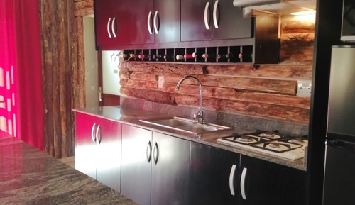 Triple Room, Hill View