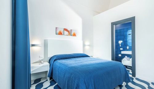 Deluxe Room, 1 Queen Bed, Private Bathroom, Sea View