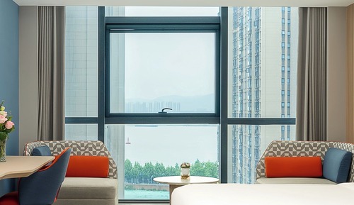 Standard Room, 1 King Bed, River View (Extra Floor Space)