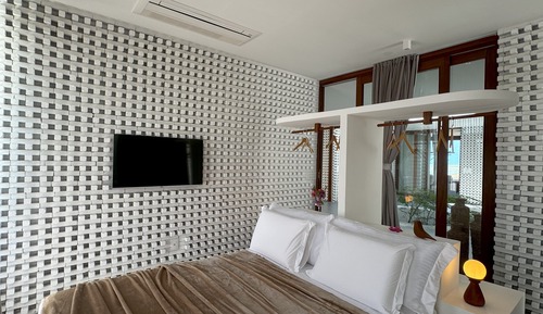 Superior Suite, 1 Queen Bed, Balcony