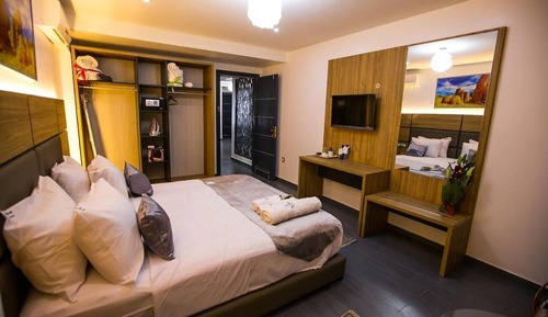 Basic Double or Twin Room, Private Bathroom