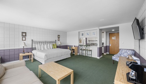 Deluxe Room, 1 King Bed with Sofa bed, Kitchenette