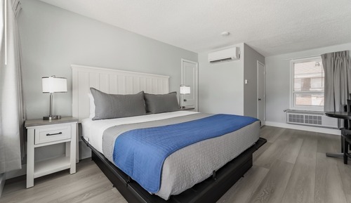 COURTYARD room, 1 King Bed, Across the street from the Beach