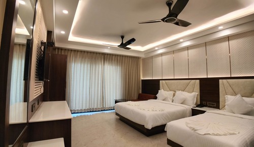 DELUXE FAMILY ROOM