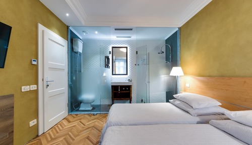 Comfort Room, 1 Queen Bed