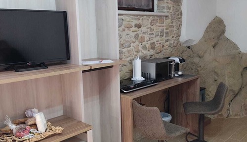 Deluxe Studio