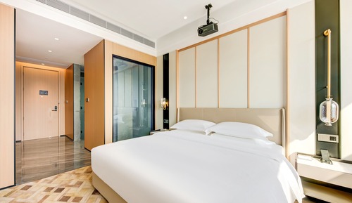 Deluxe King Bed Room