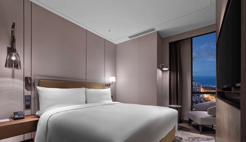 Deluxe Suite, 1 King Bed, Sea View