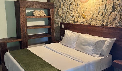 Standard Room, 1 Queen Bed