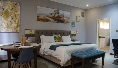 Deluxe Suite Room 8