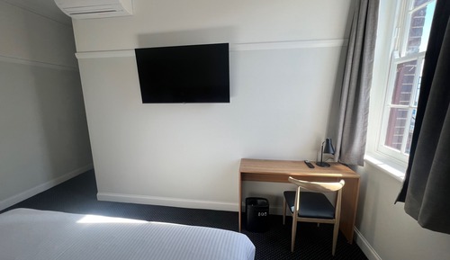 Standard Room, 1 King Bed, Mobility Accessible, Ensuite