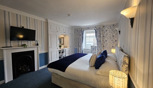 Deluxe Double Room, Ensuite, City View