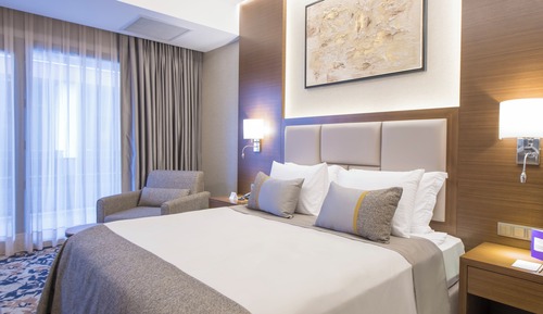 Junior Suite, 1 King Bed with Sofa bed, Balcony