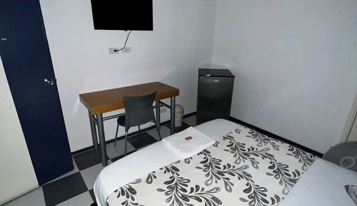 Comfort Room, Courtyard View