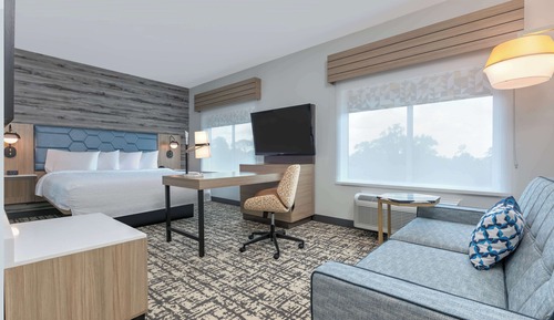 Studio, 1 King Bed, Refrigerator & Microwave (Wet bar)