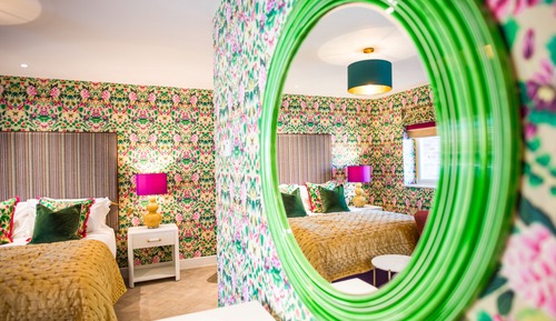 Deluxe Double Room, 1 King Bed, Pool View