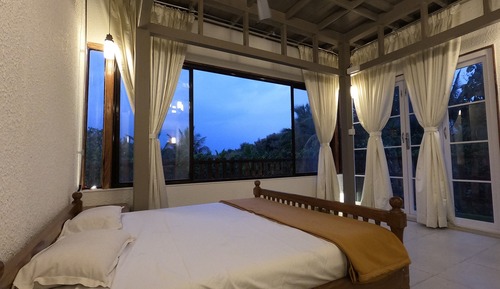 Machan Cabin with Garden View