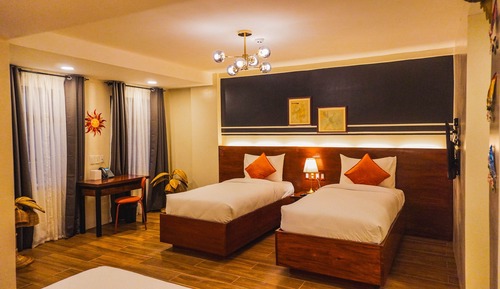 Family Room, 3 Twin Beds