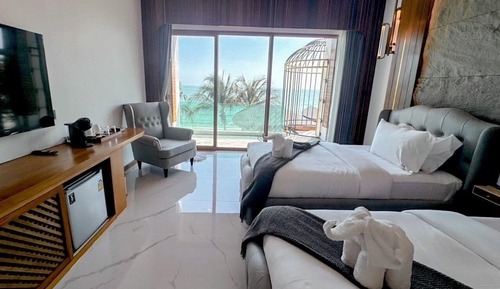 Deluxe Pool Access Twin room