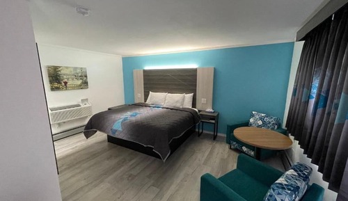 Room 1 King Bed
